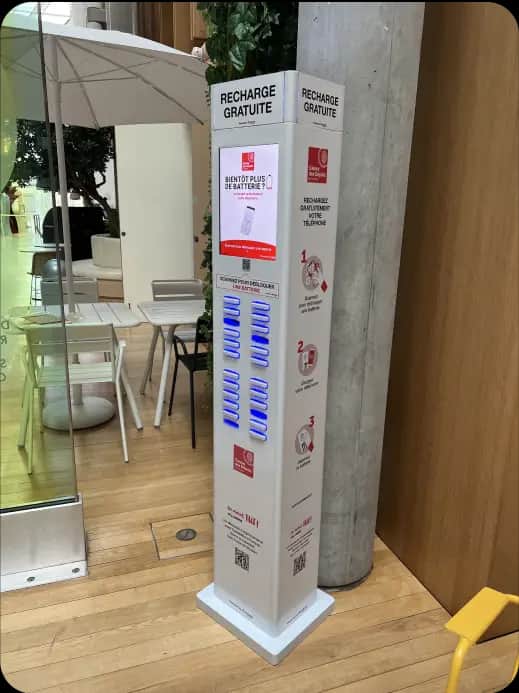 Borne de recharge Nono avec ‚cran publicitaire - solution marketing retail